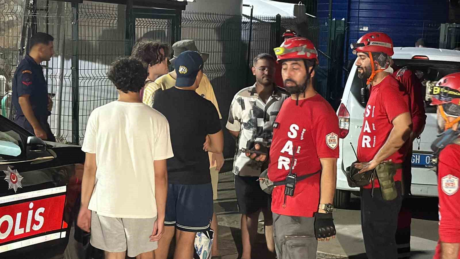 KOYDA KAYBOLAN 5 ARKADAŞ EKİPLERİN ÇALIŞMASIYLA KURTARILDI