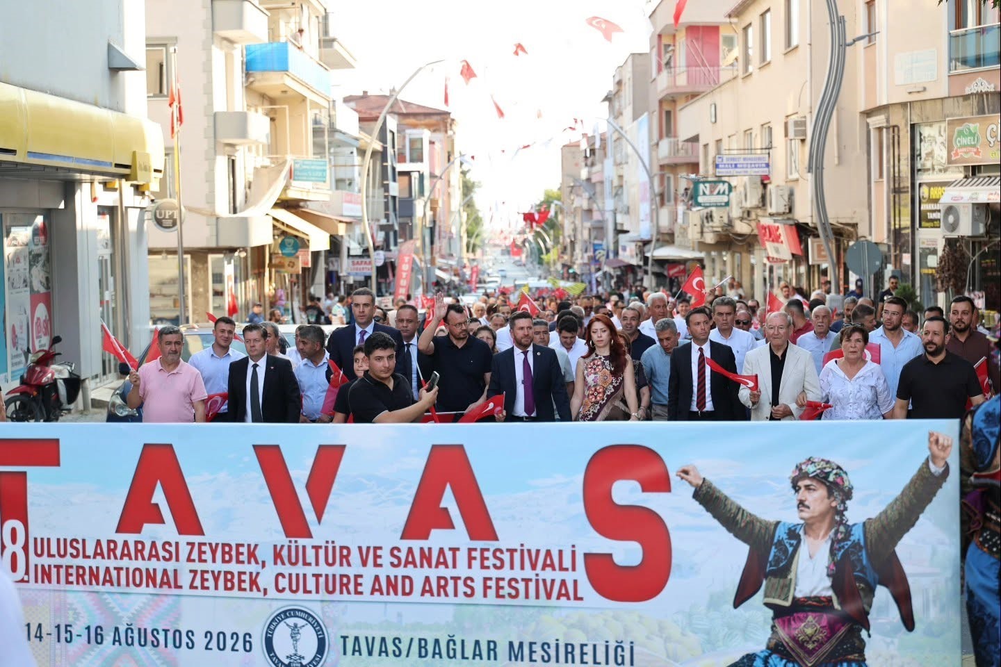 DENİZLİ 8. TAVAS ZEYBEK, KÜLTÜR VE SANAT FESTİVALİ KORTEJ YÜRÜYÜŞÜYLE BAŞLADI