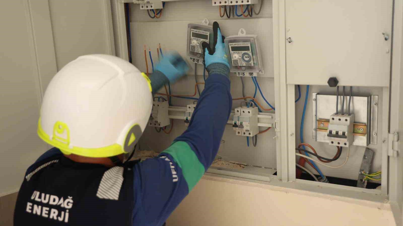 UEDAŞ, ELEKTRİK ŞEBEKESİNİ AKILLI SAYAÇLARLA DÖNÜŞTÜRÜYOR