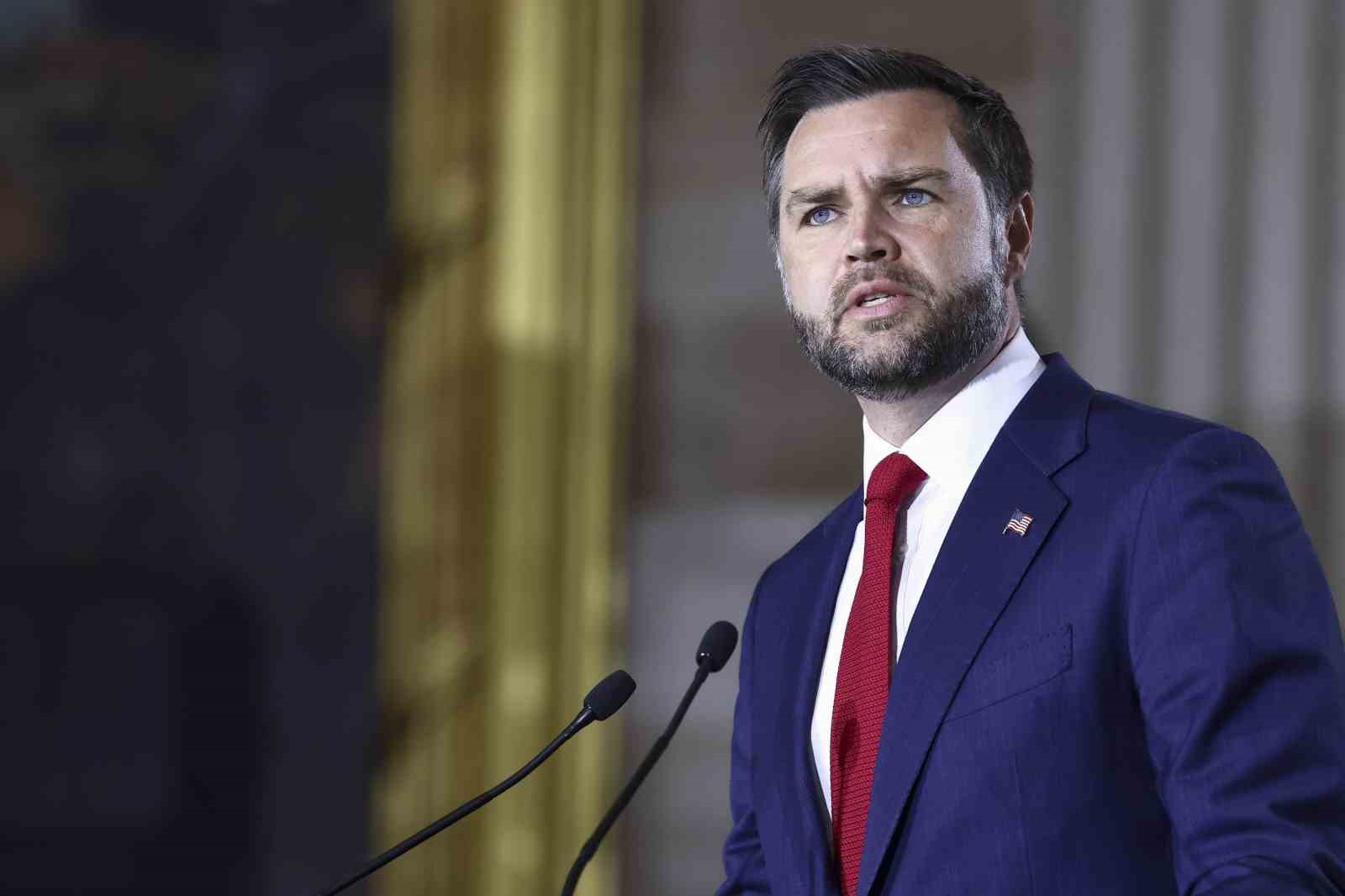 VANCE: "SAVAŞTA ÖNCELİĞİMİZ ABD’LİLER İÇİN PETROL VE DOĞAL GAZI DÜŞÜK TUTMAK, İKİNCİSİ İRAN’IN NÜKLEER SİLAH EDİNMESİNİ ENGELLEMEK"