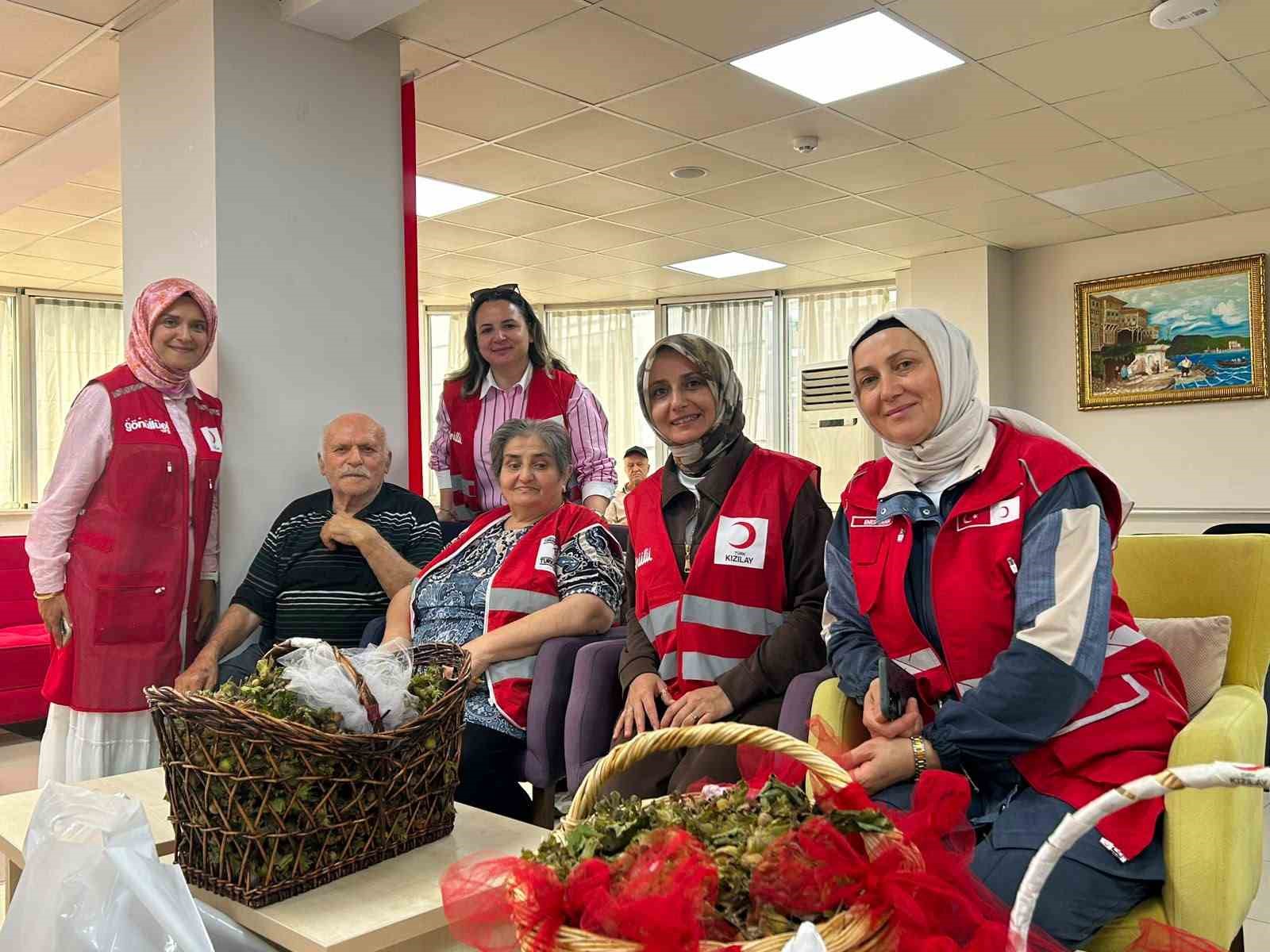 KIZILAY’DAN HUZUREVİ SAKİNLERİNE FINDIK İKRAMI