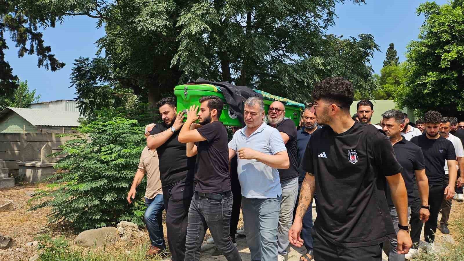 TRAFİK KAZASINDA HAYATINI KAYBEDEN 24 YAŞINDAKİ GENÇ SON YOLCUĞUNA UĞURLANDI