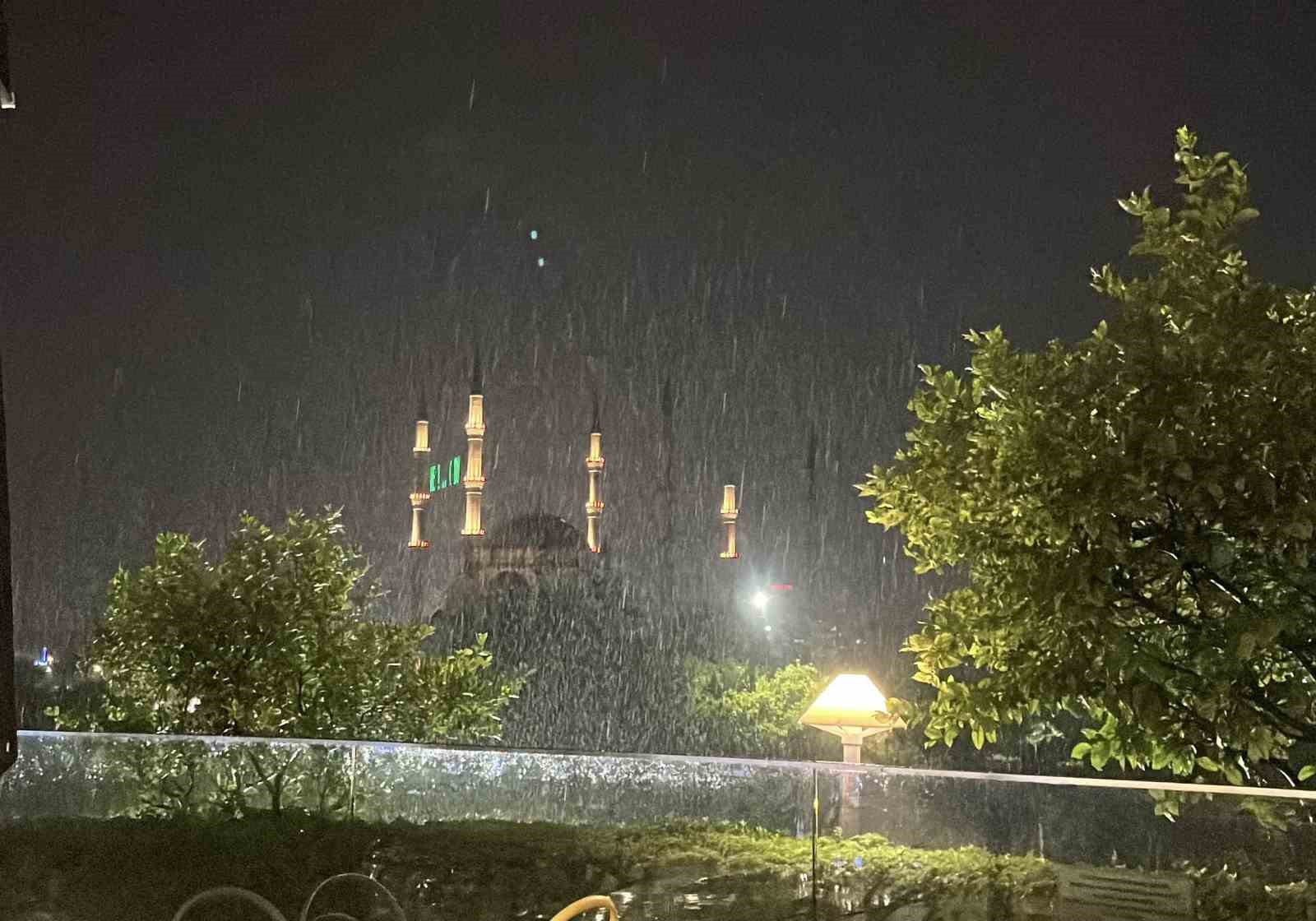 ADANA’DA SAĞANAK ETKİLİ OLDU