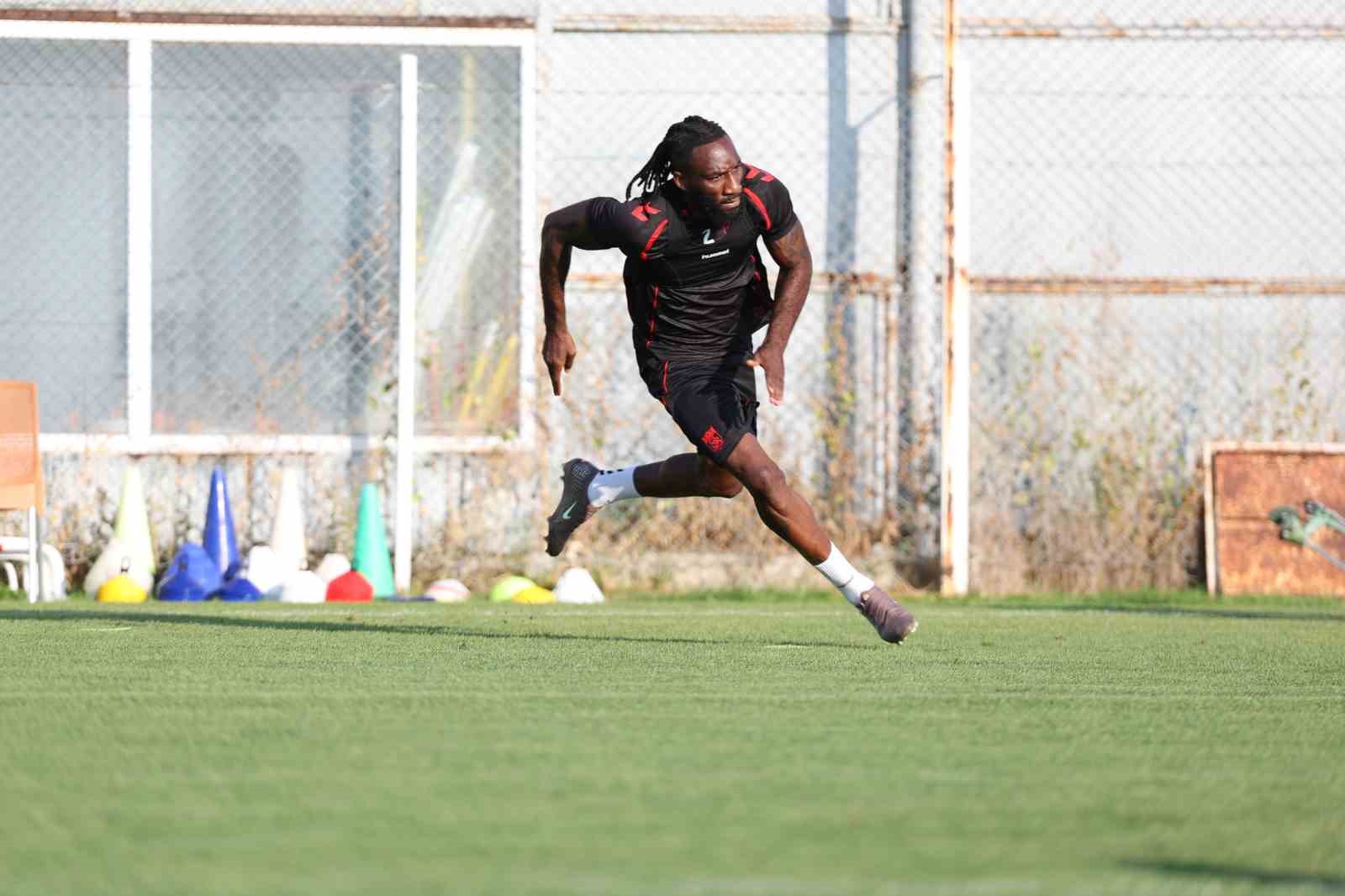 SİVASSPOR’DA KAYSERİSPOR MAÇININ HAZIRLIKLARI SÜRÜYOR