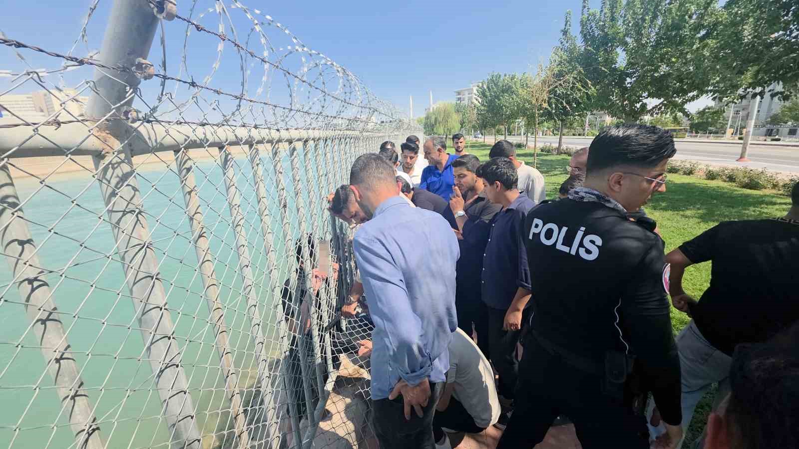 KANALDA BOĞULMA TEHLİKESİ GEÇİREN 2 ÇOCUK VALİNİN KORUMALARI TARAFINDAN KURTARILDI