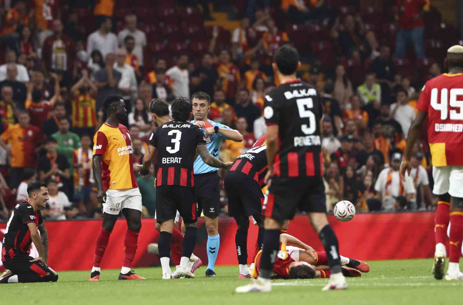 SÜPER LİG’DE YENİ SEZONUN İLK KIRMIZI KARTI ALEXANDROS KYZİRİDİS’E ÇIKTI