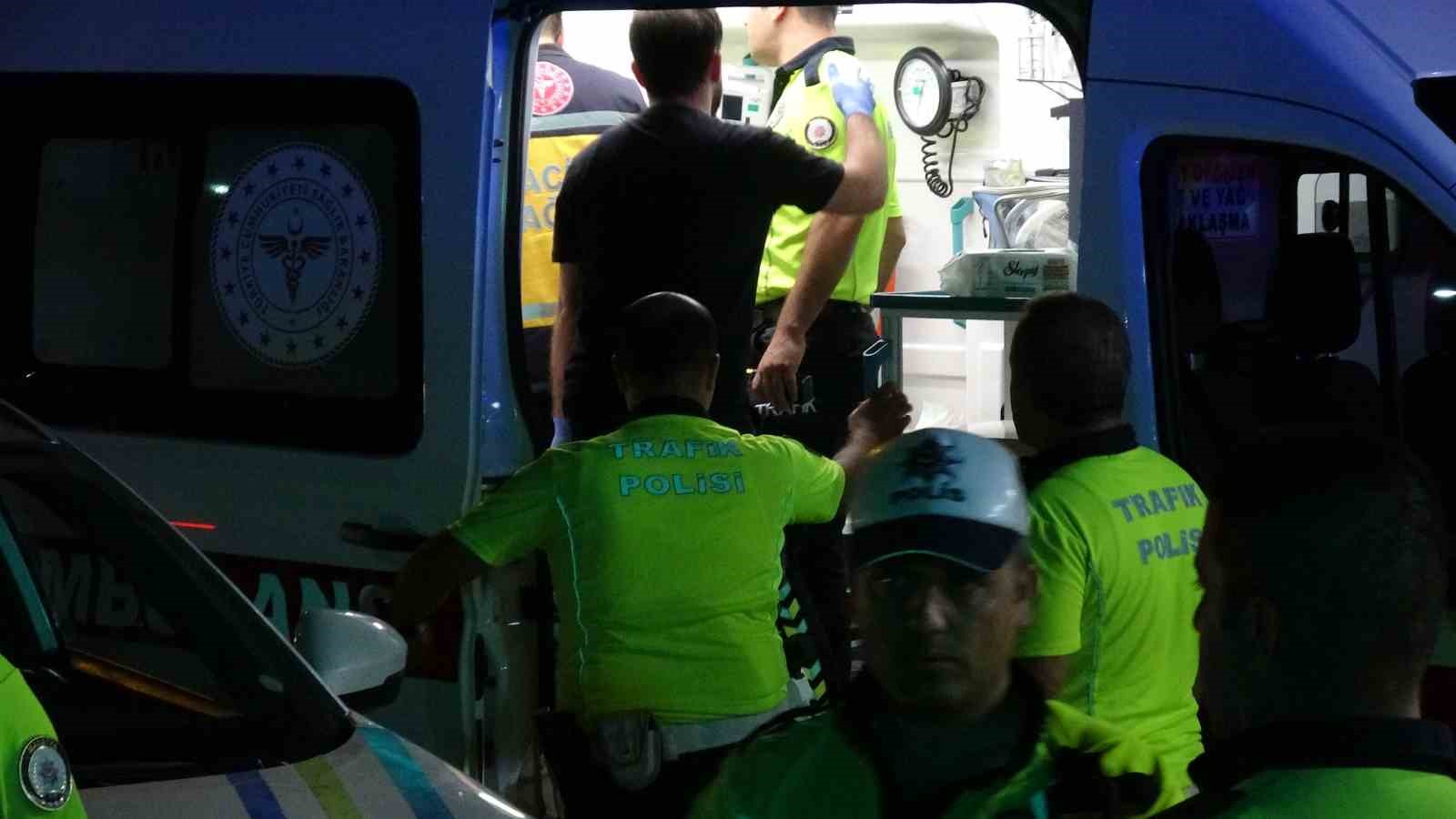 MALATYA’DA EKİP ARACI İLE OTOMOBİL ÇARPIŞTI: 2’Sİ POLİS, 3 YARALI