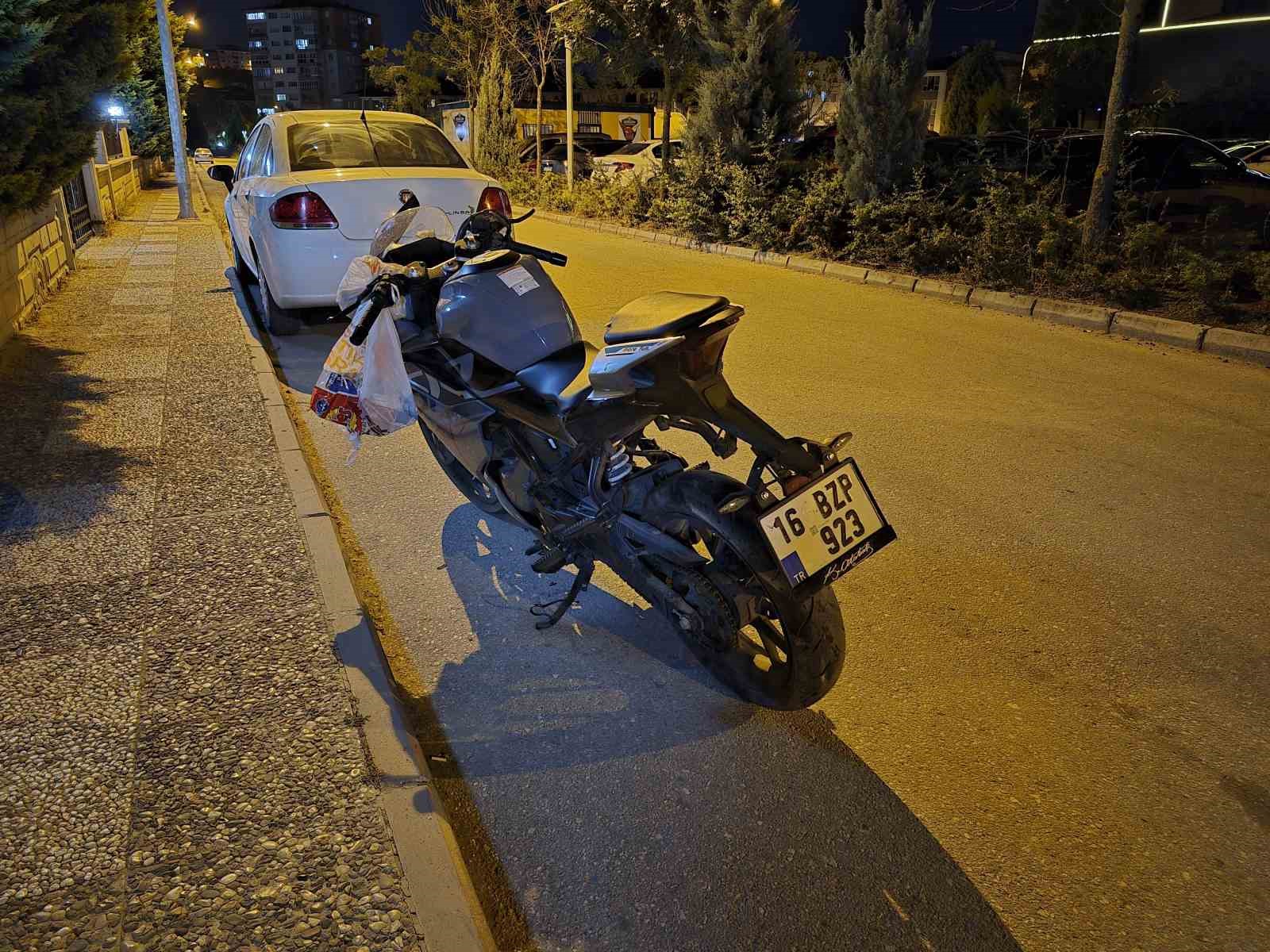 ALKOLLÜ SÜRÜCÜNÜN KULLANDIĞI MOTOSİKLET KAZA YAPTI: 2 YARALI