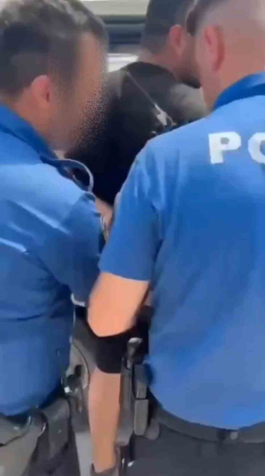 BATTANİYENİN ALTINA GİZLENEN ŞÜPHELİNİN 7 YIL 6 AY HAPİS CEZASIYLA ARANDIĞI ORTAYA ÇIKTI