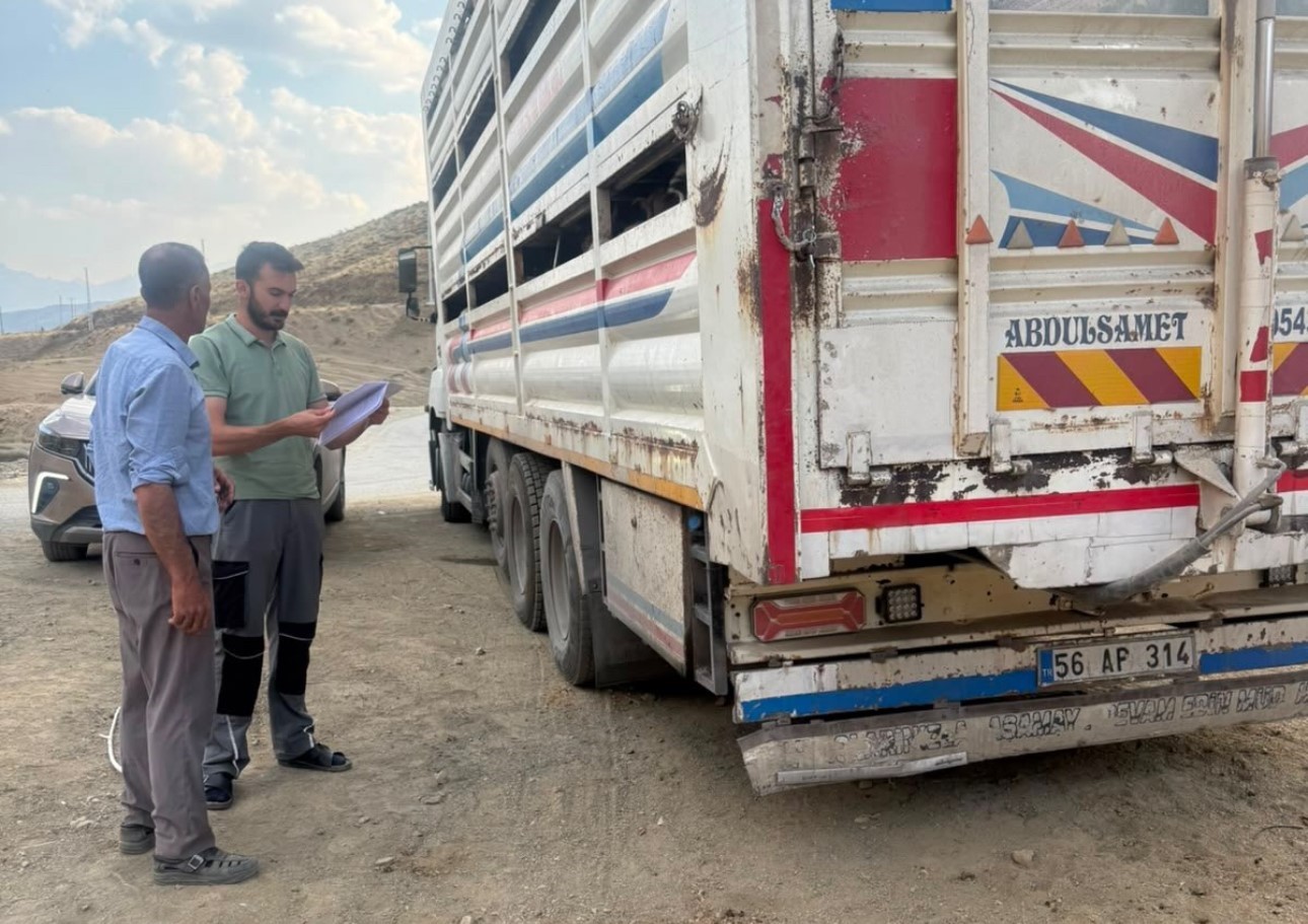 YÜKSEKOVA’DA HAYVAN SAĞLIĞI İÇİN YOL KONTROLLERİ SÜRÜYOR