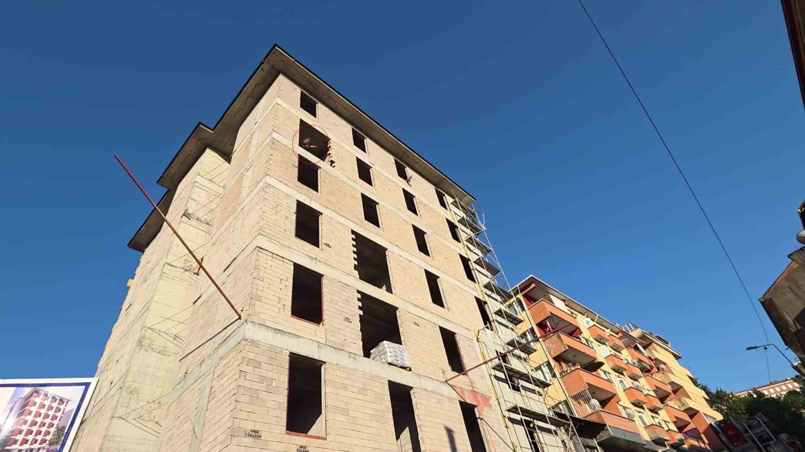 EŞİYLE TARTIŞINCA İNŞAAT HALİNDEKİ BİNAYA ÇIKTI, EKİPLER SEFERBER OLDU