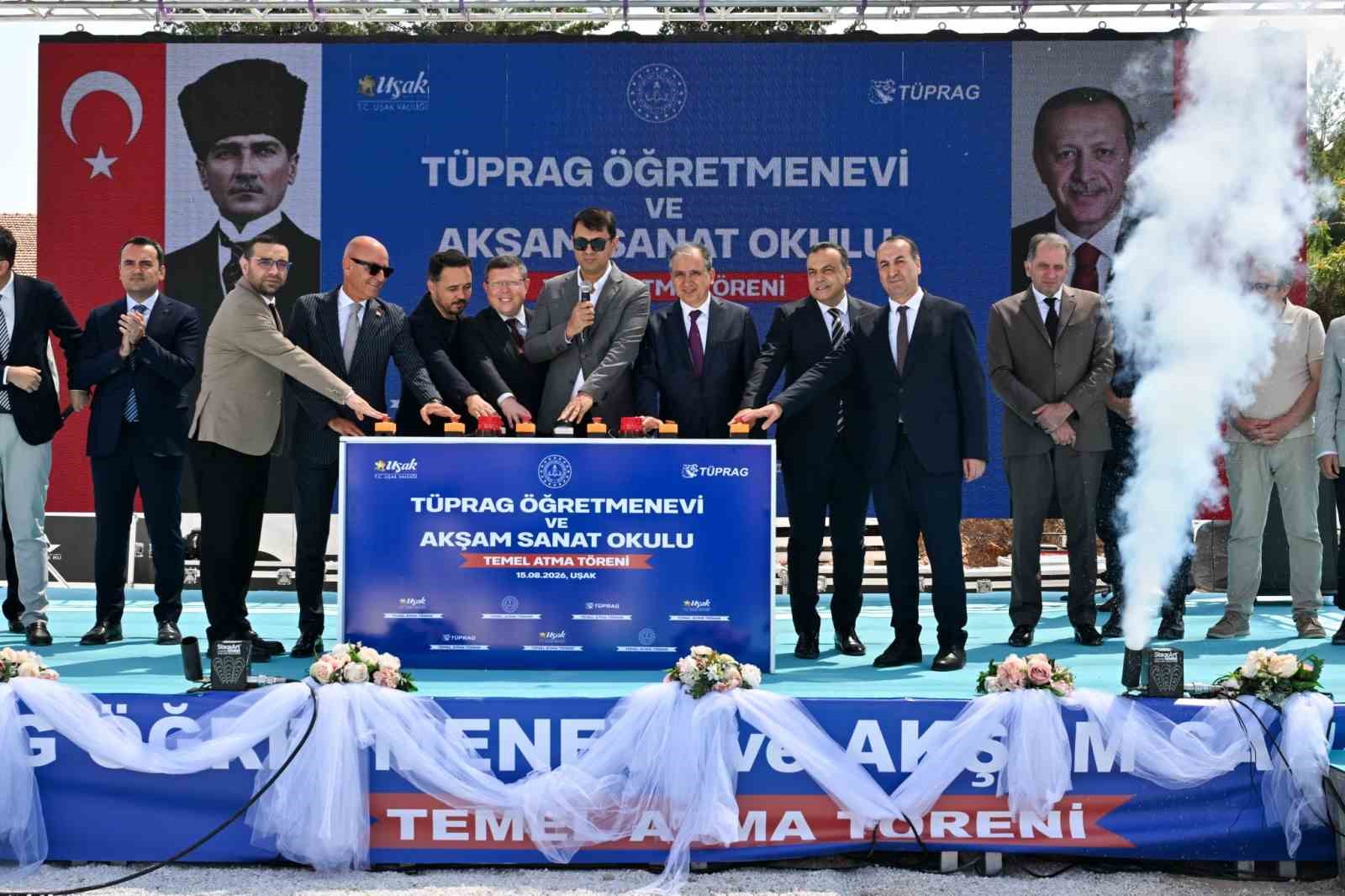 UŞAK’TA İNŞA EDİLECEK ÖĞRETMENEVİ VE AKŞAM SANAT OKULUNUN TEMELİ ATILDI