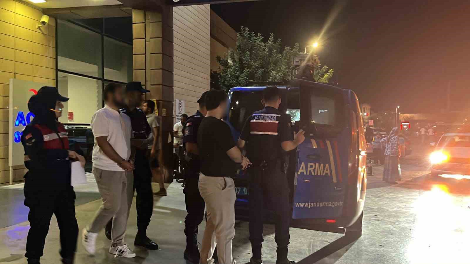 VİZE DOLANDIRICILIĞI OPERASYONUNDA ŞÜPHELİLER VE YAKINLARI GAZETECİLERE TEPKİ GÖSTERDİ