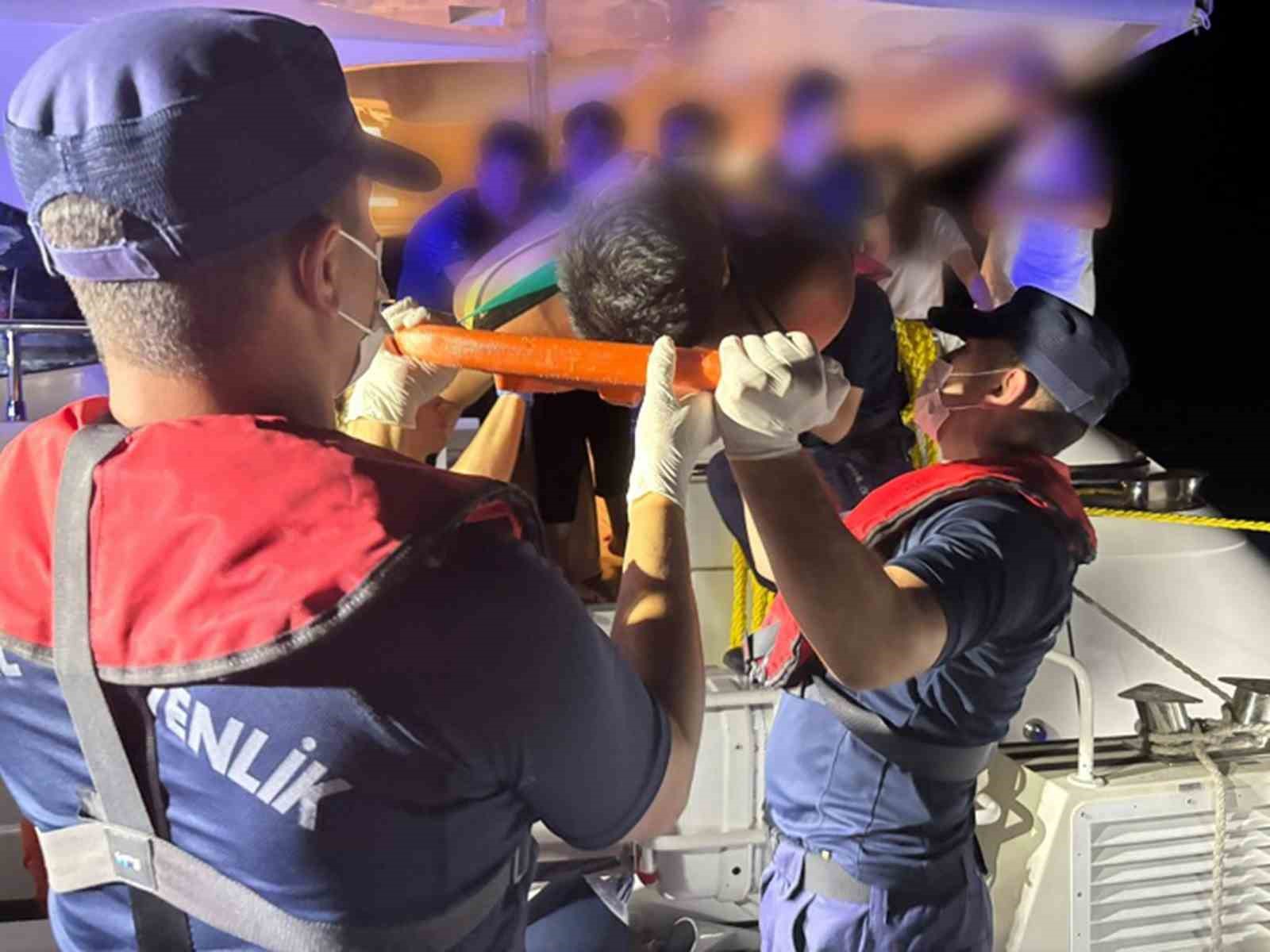 ÖZEL TEKNESİNDE RAHATSIZLANAN VATANDAŞA SAHİL GÜVENLİKTEN TIBBİ TAHLİYE
