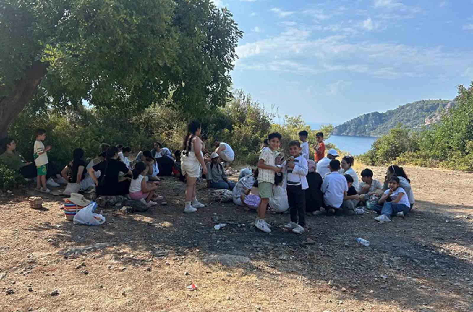 FETHİYE’DE 20’Sİ ÇOCUK 39 DÜZENSİZ GÖÇMEN YAKALANDI