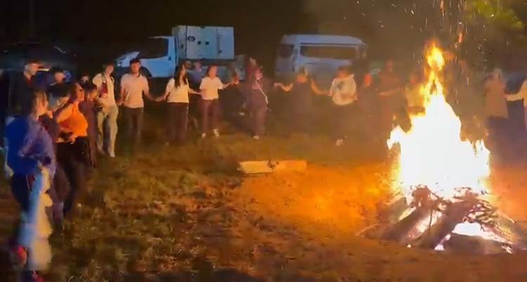 KAMP ATEŞİ ADRENALİN VE MACERA TUTKUNLARI İÇİN YANDI