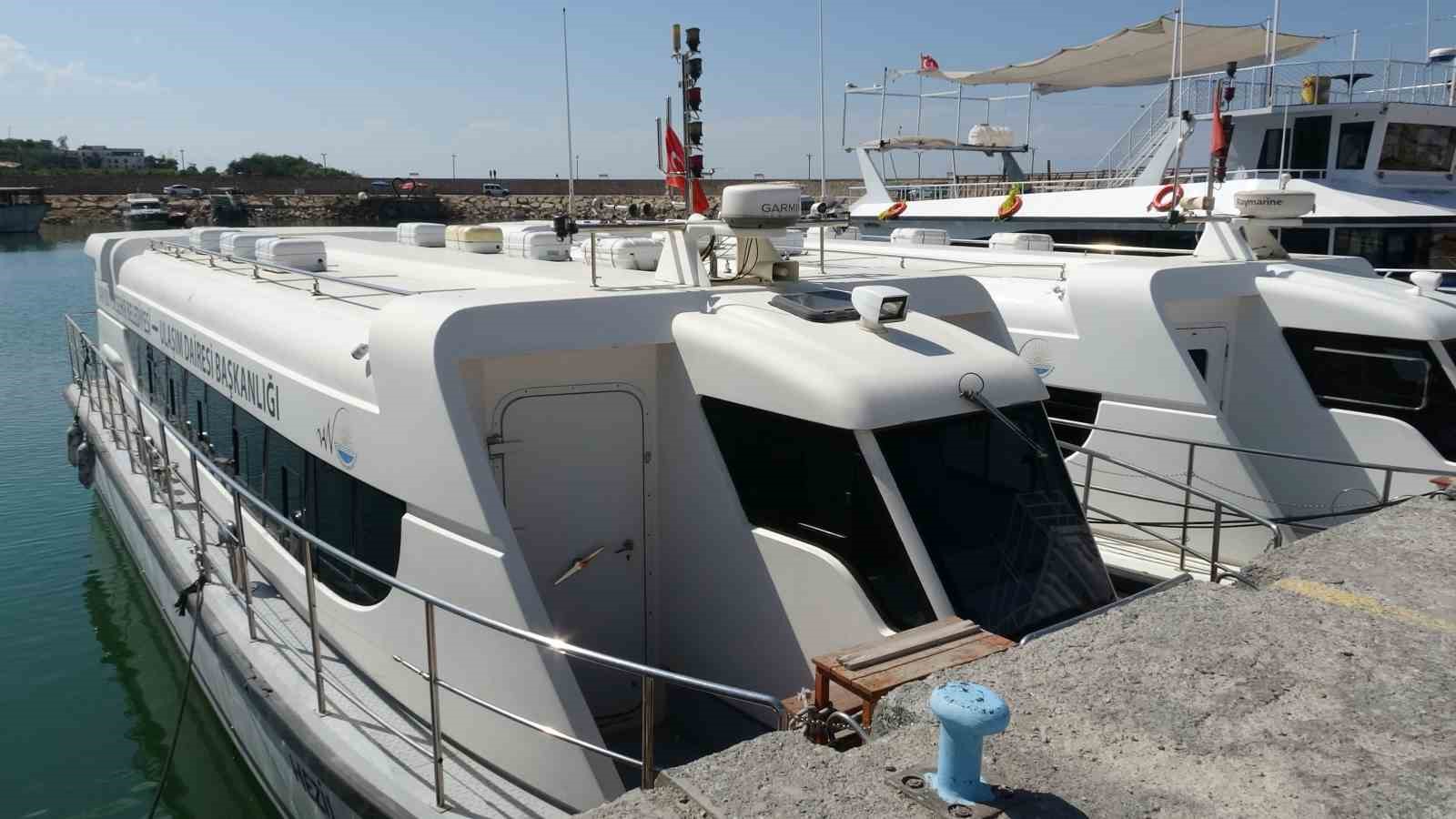 VAN BÜYÜKŞEHİR BELEDİYESİ’NİN DENİZ OTOBÜSLERİ BU YAZ DA ÇALIŞMADI