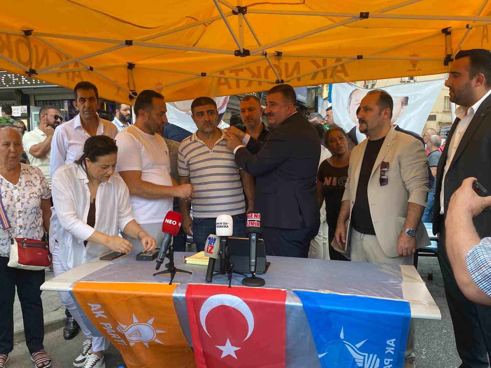 AK PARTİ KONAK’TA 25. KURULUŞ YILINDA 500 YENİ ÜYE