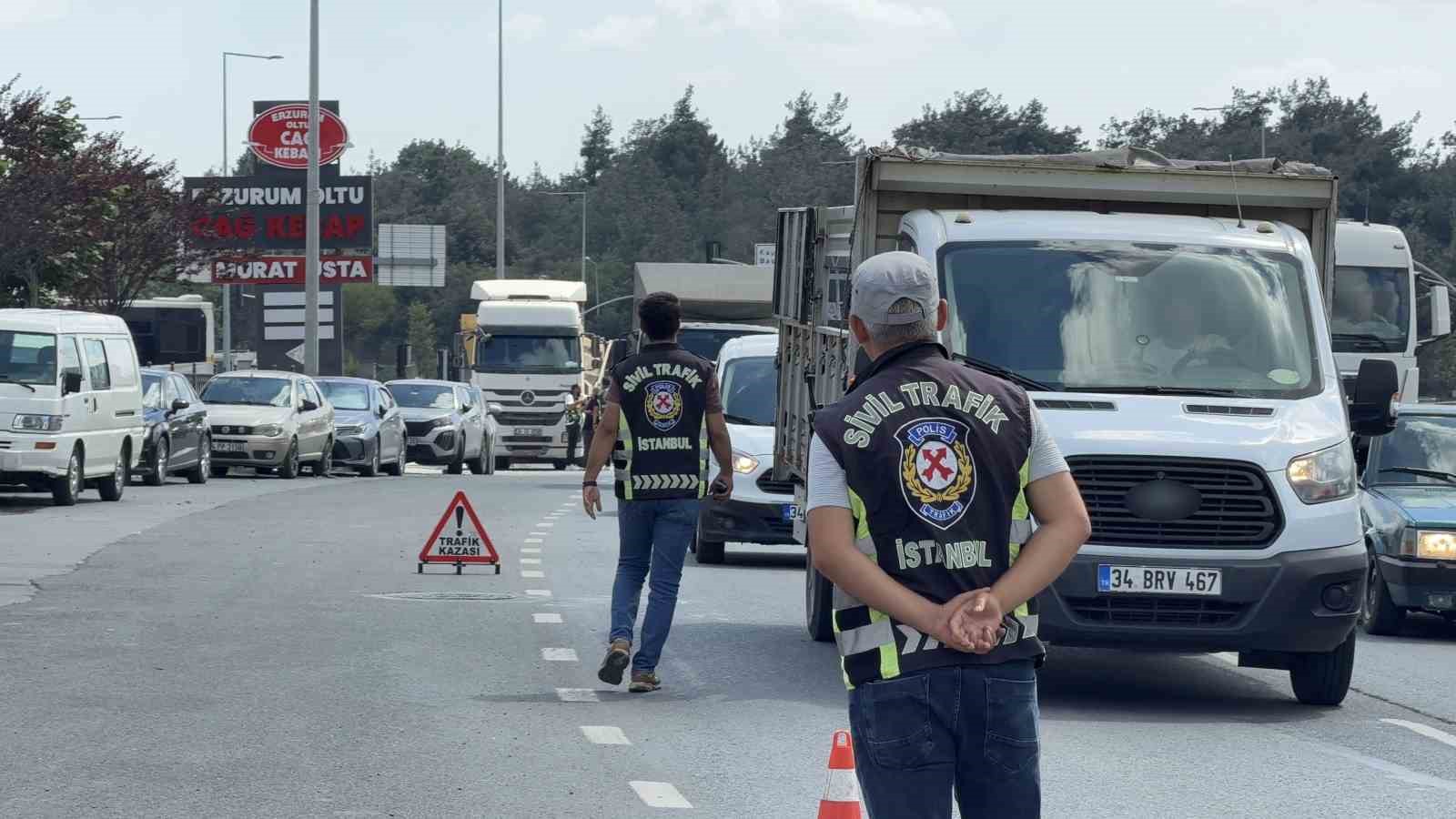 ARNAVUTKÖY’DE HAFRİYAT KAMYONLARINA SIKI DENETİM: 70 SÜRÜCÜ VE ARAÇ SAHİBİNE 701 BİN LİRA CEZA