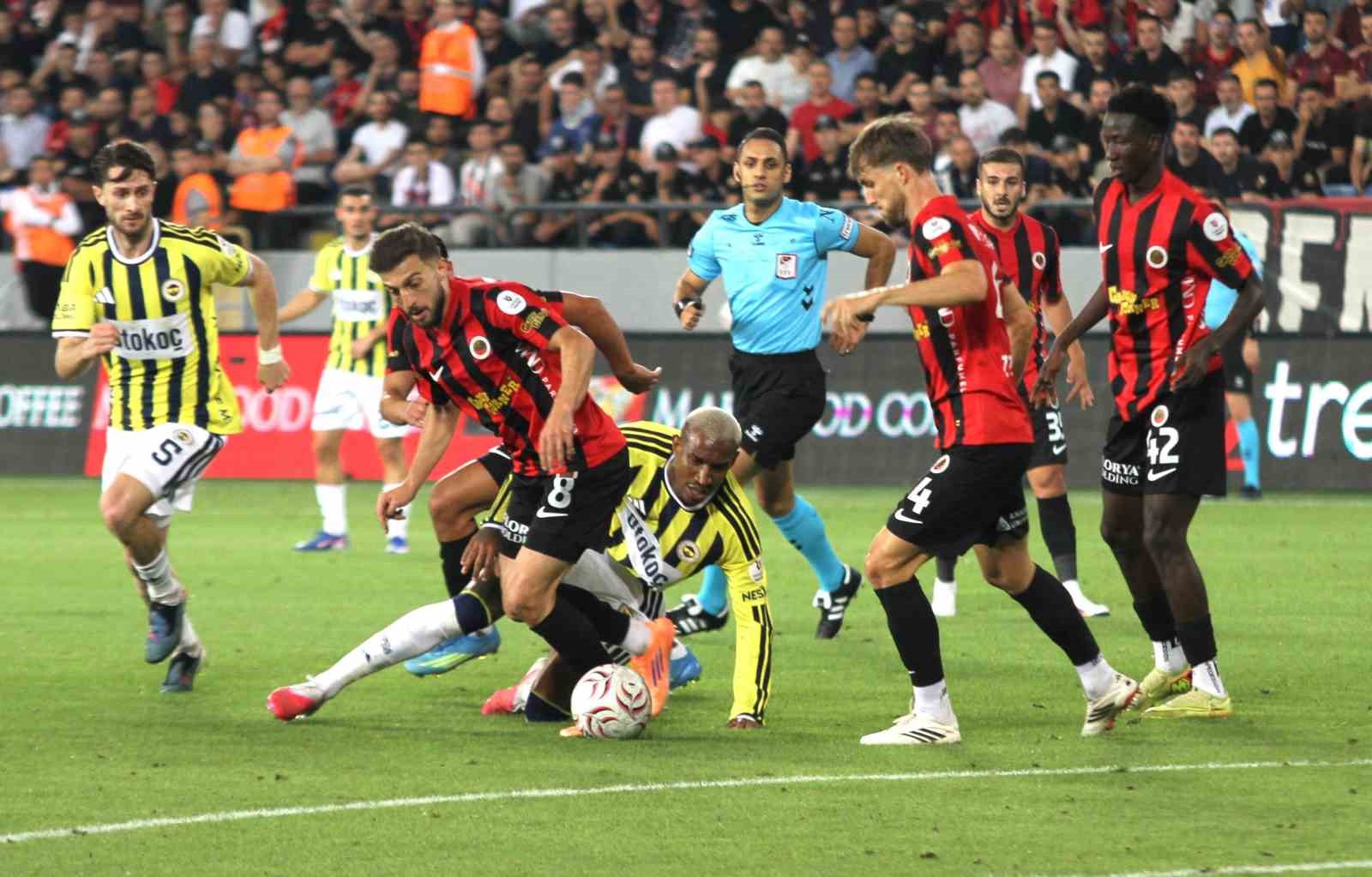 TRENDYOL SÜPER LİG: GENÇLERBİRLİĞİ: 1 - FENERBAHÇE: 1 (İLK YARI)