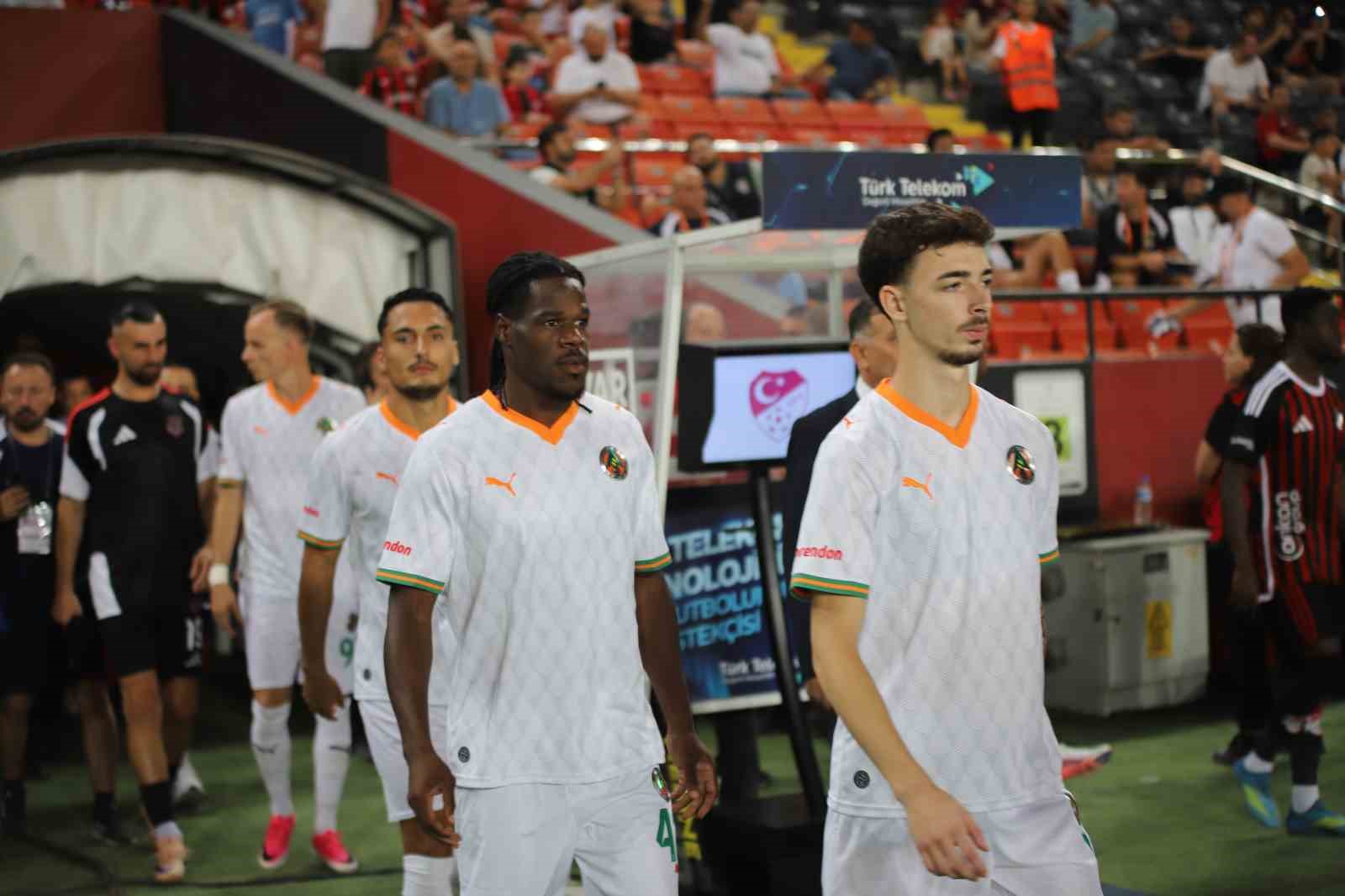 TRENDYOL SÜPER LİG: GAZİANTEP FK: 0 - ALANYASPOR: 0 (MAÇ DEVAM EDİYOR)
