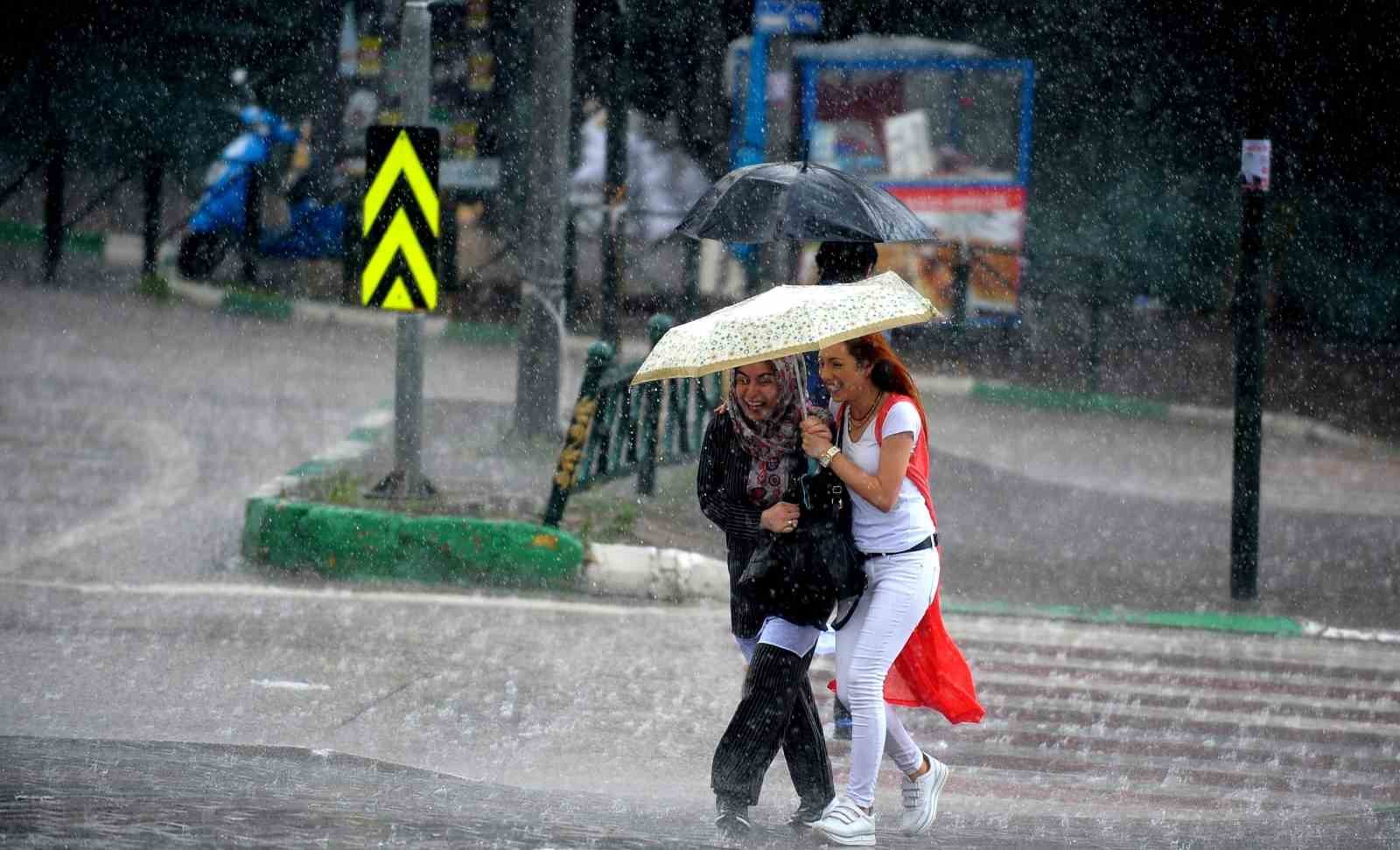 METEOROLOJİ’DEN 4 İL İÇİN KUVVETLİ YAĞIŞ UYARISI