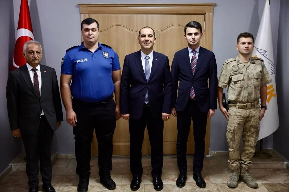 VALİ TAŞOLAR’DAN ARALIK KAYMAKAMI’NA HAYIRLI OLSUN ZİYARETİ