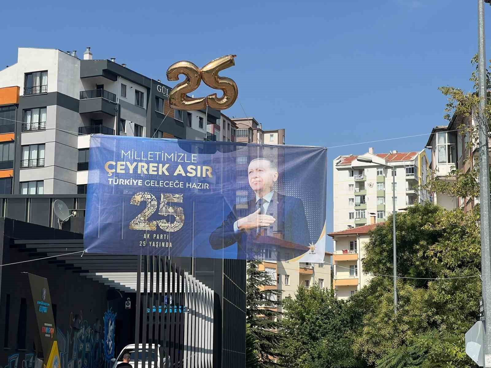 TALAS’TA AK PARTİ’NİN 25. YILDÖNÜMÜ’NDE COŞKULU KUTLAMA