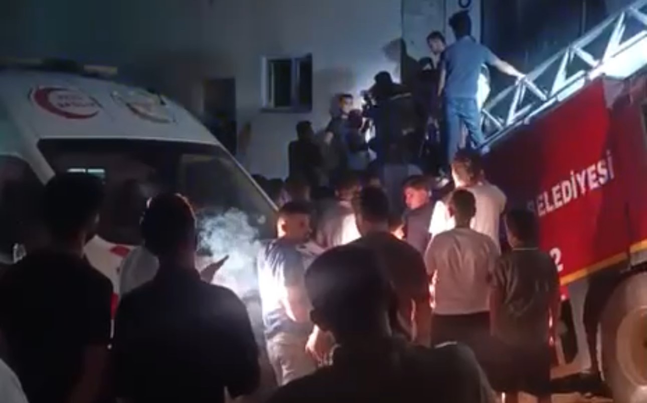 HAKKARİ’DE ACI OLAY: UZMAN ÇAVUŞ İTFAİYE ARACININ KAYMASI SONUCU HAYATINI KAYBETTİ