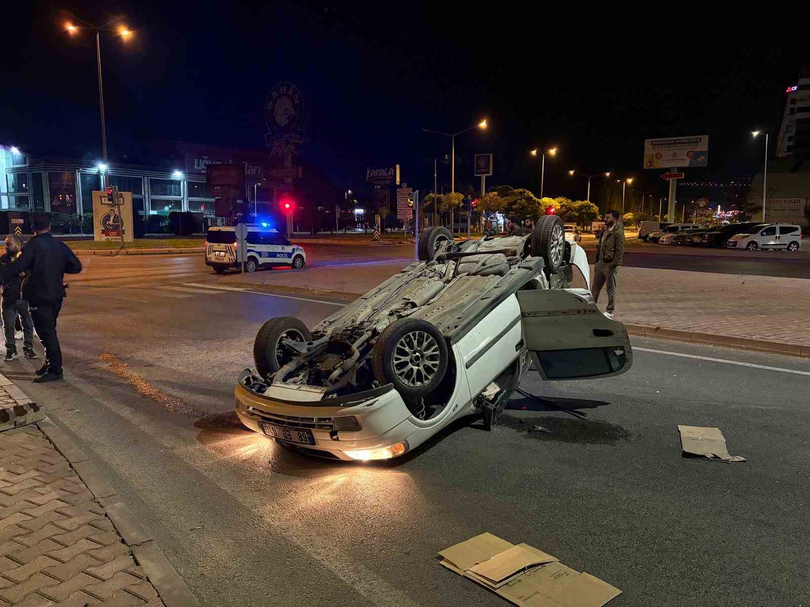 KAMYONLA ÇARPIŞAN OTOMOBİL TAKLA ATTI