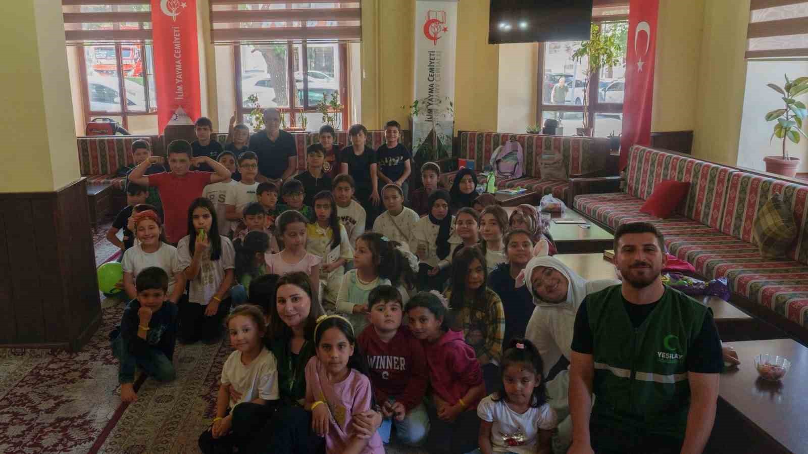 YEŞİLAY KARS ŞUBESİ, KUR’AN KURSU ÖĞRENCİLERİYLE BULUŞTU