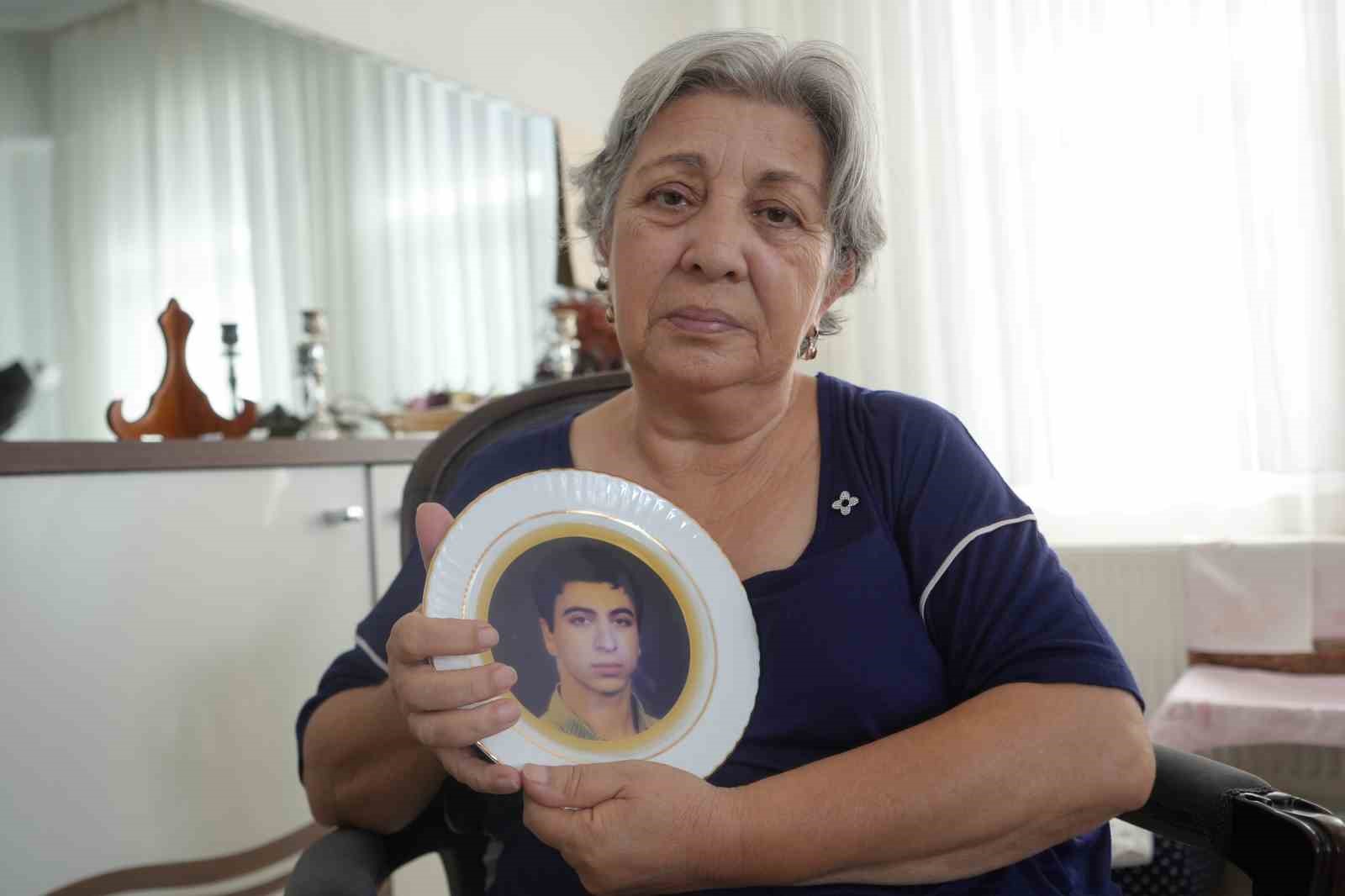 18 MEZAR AÇTIRDI, OĞLUNUN CENAZESİNE ULAŞTI
