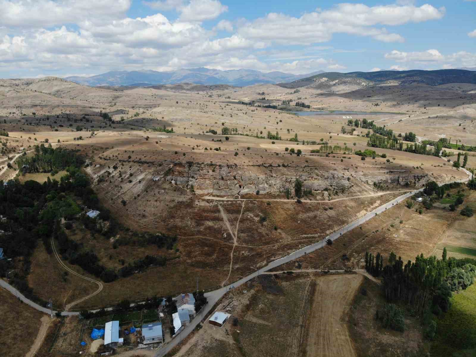 GÜMÜŞHANE’NİN İLGİ BEKLEYEN TARİHİ MİRASI: ÇAKIRKAYA MANASTIRI