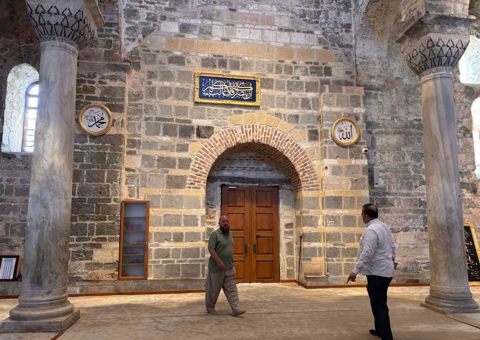 TRABZON AYASOFYA HAT YAZILARI İLE BEZENDİ