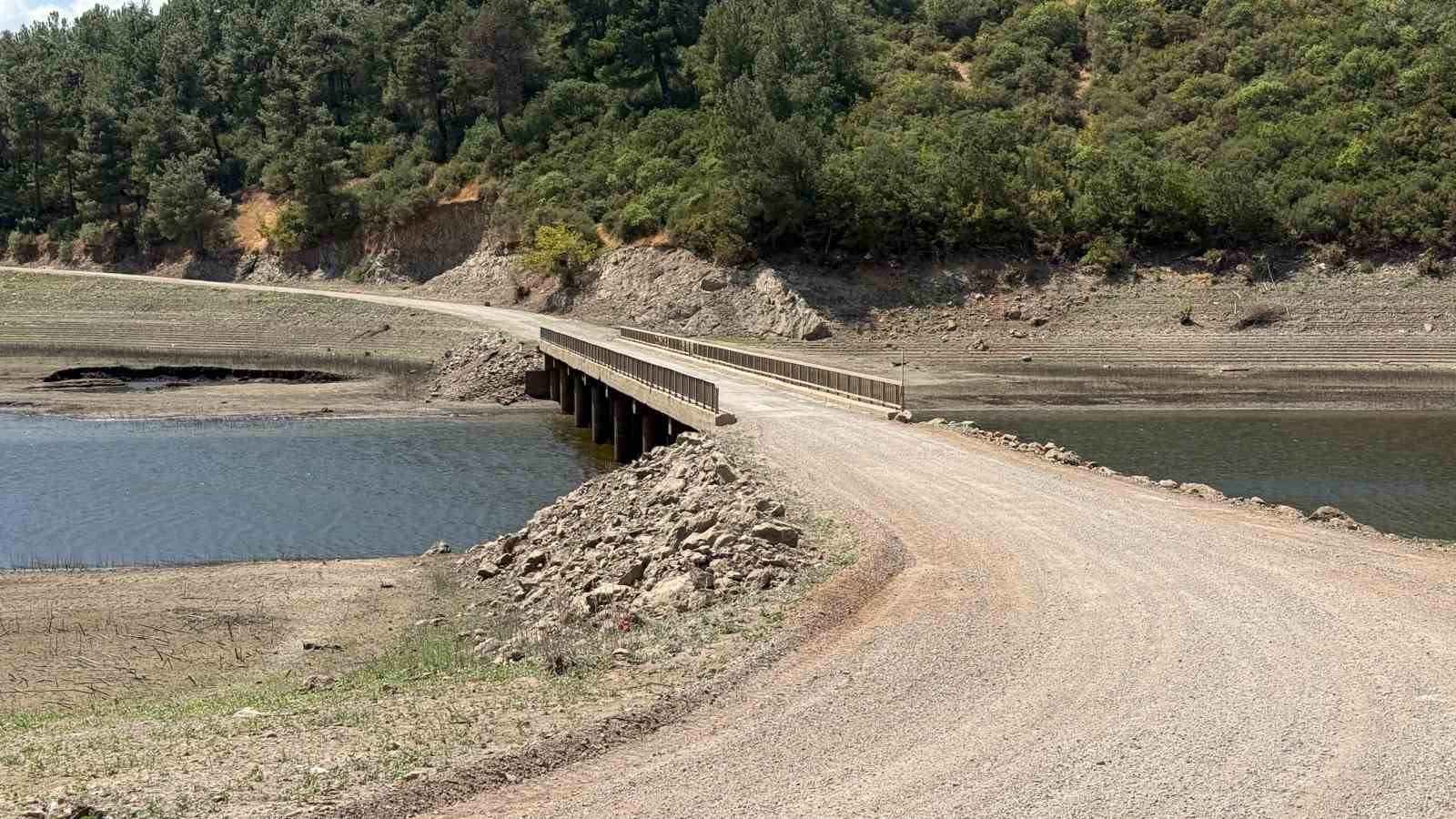 BARAJ SULARI ÇEKİLDİ, KÖPRÜ ULAŞIMA AÇILDI