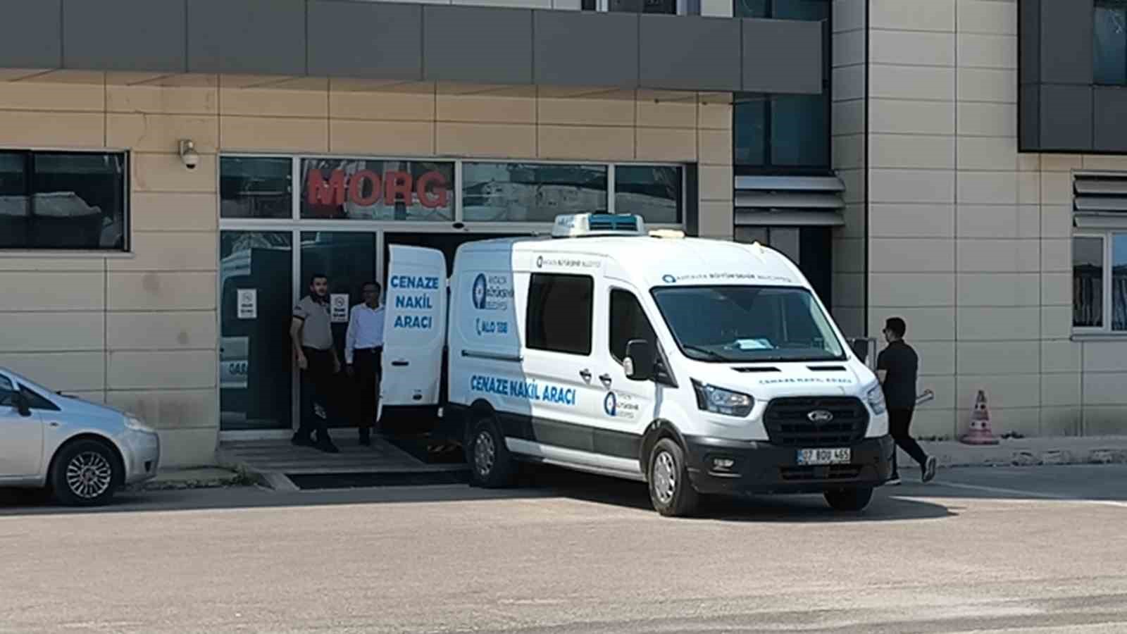 FECİ KAZADA HAYATINI KAYBEDEN ÇİFTİN CENAZELERİ YAKINLARI TARAFINDAN TESLİM ALINDI