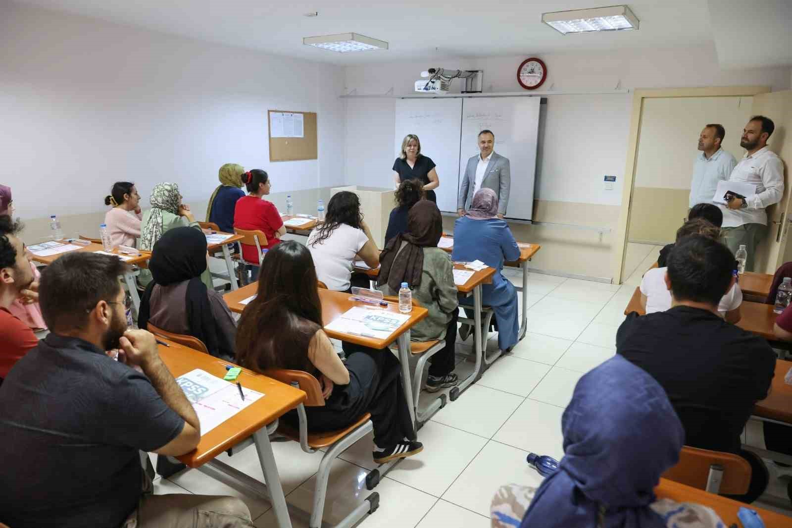 BÜYÜKŞEHİR’DEN MEMUR ADAYLARINA KPSS PROVASI