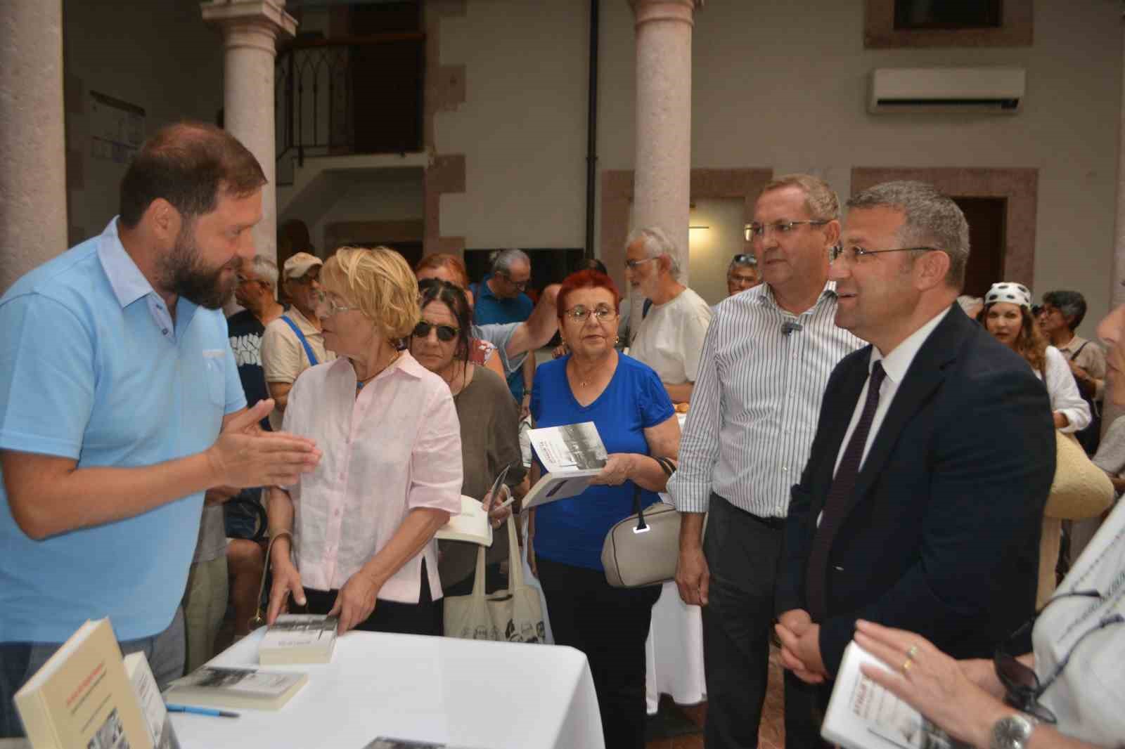 AYVALIK’IN ÜRETİM VE KENT TARİHİ KİTAPLA GELECEĞE TAŞINIYOR