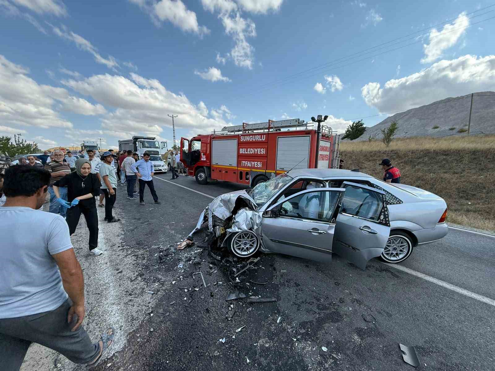 ÇORUM’DA OTOMOBİLLER ÇARPIŞTI: 7 YARALI
