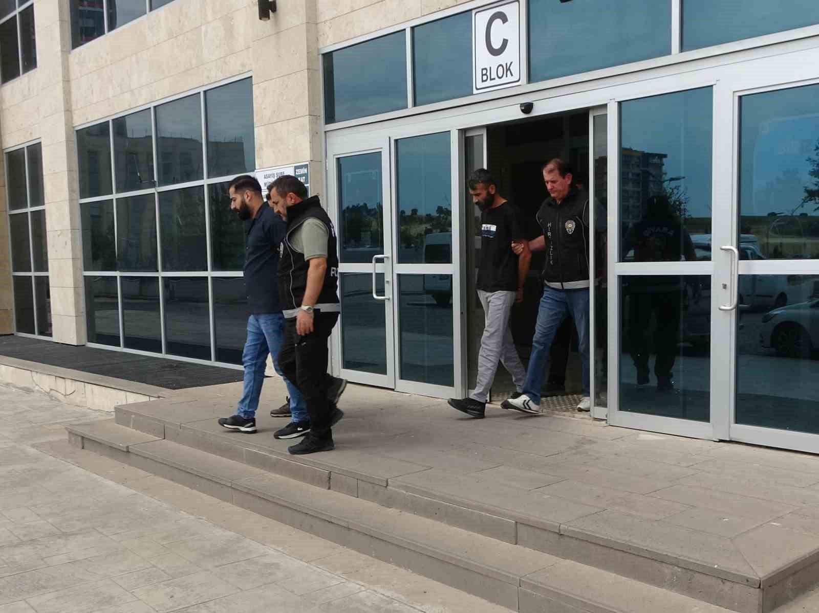 UŞAK’TA KUYUMCU SOYGUNUNDA 3 ŞÜPHELİ TUTUKLANDI