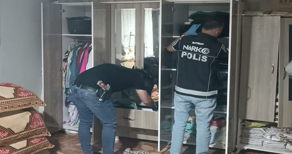 BATMAN’DA UYUŞTURUCU OPERASYONLARI: 5 TUTUKLAMA