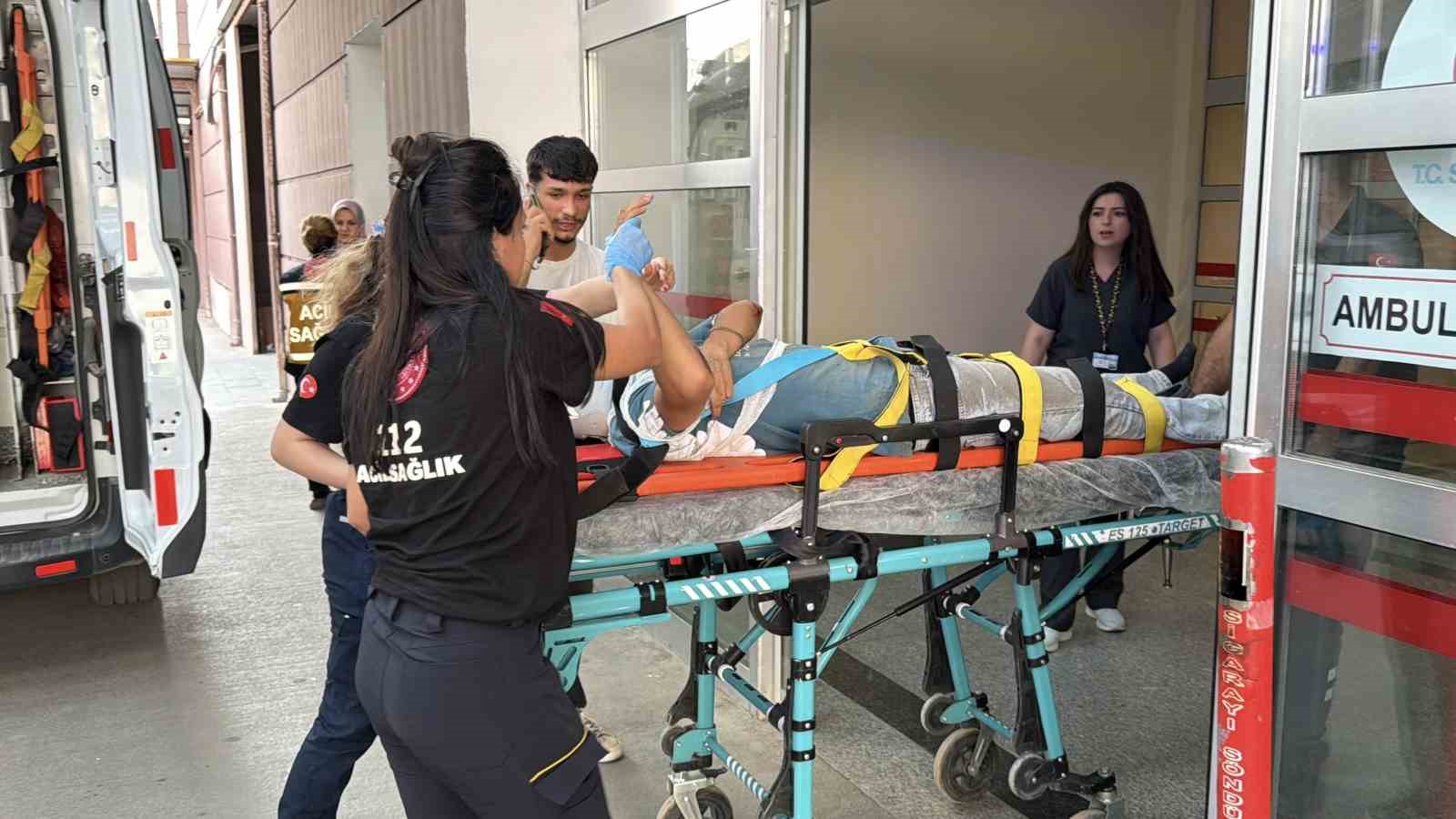 ADIYAMAN’DA MOTOSİKLET DEVRİLDİ: 2 YARALI