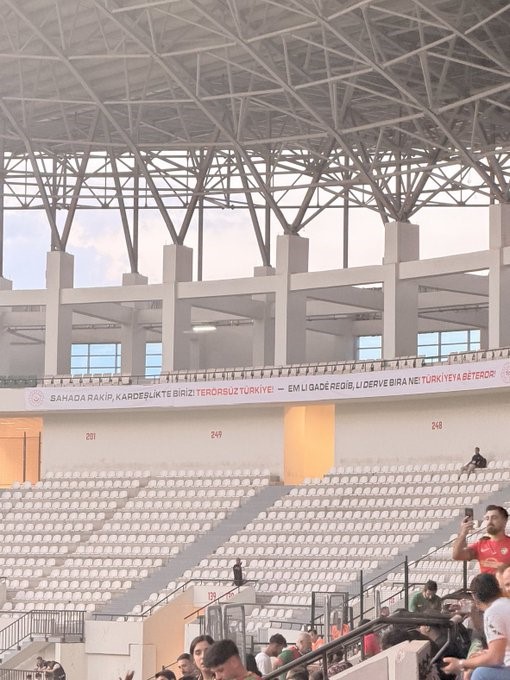 AİLE VE SOSYAL HİZMETLER BAKANLIĞI’NDAN AMED-ERZURUMSPOR FK MAÇINDA "TERÖRSÜZ TÜRKİYE" PANKARTI