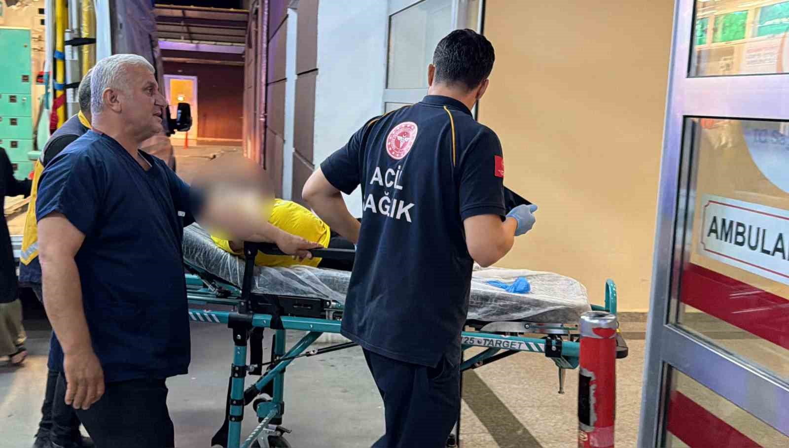 OTOMOBİL TAKLA ATTI: 2 YARALI