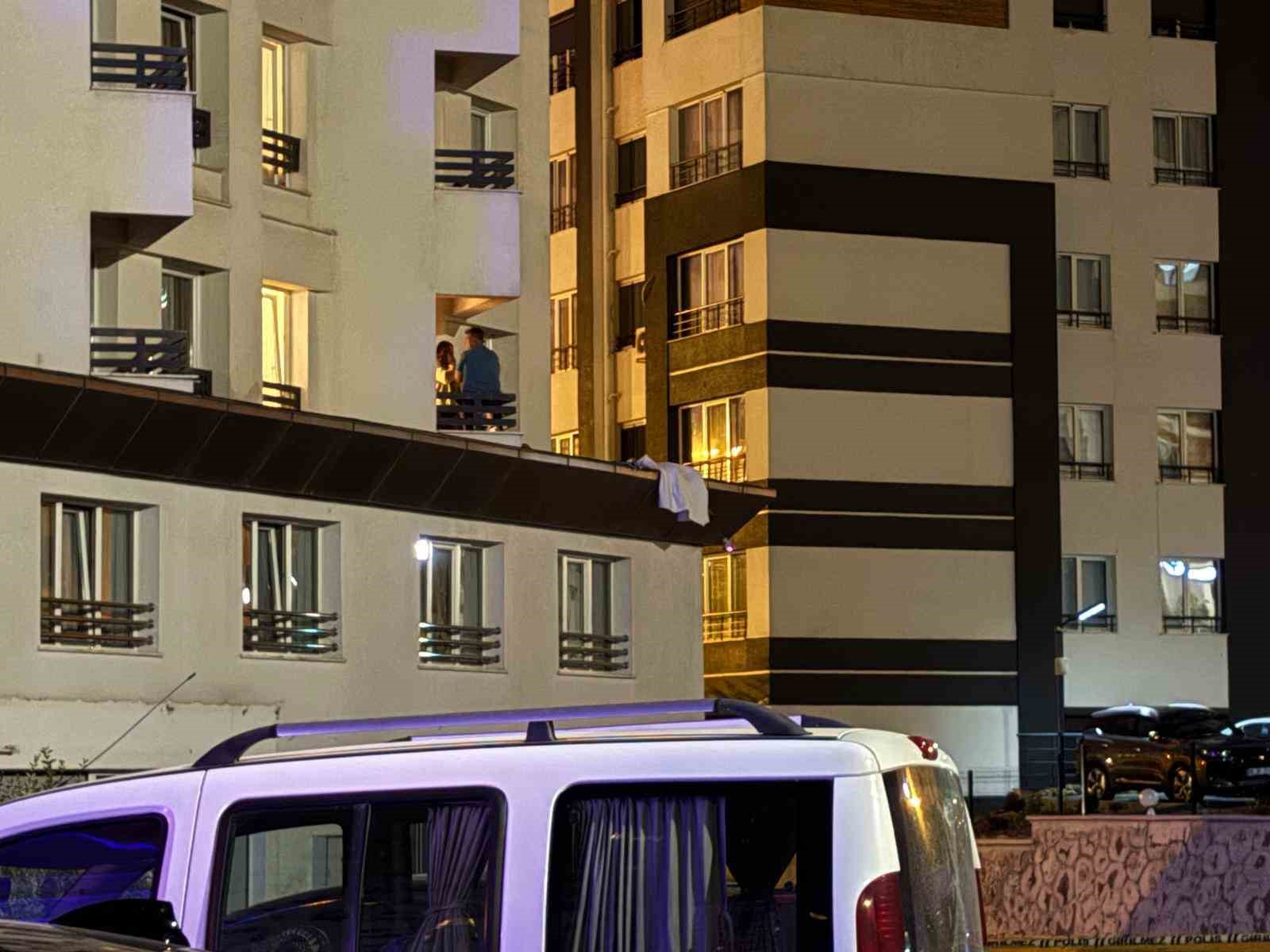KAYSERİ’DE KADIN CİNAYETİ: OTELİN 5’İNCİ KATINDAN ATILAN KADIN HAYATINI KAYBETTİ