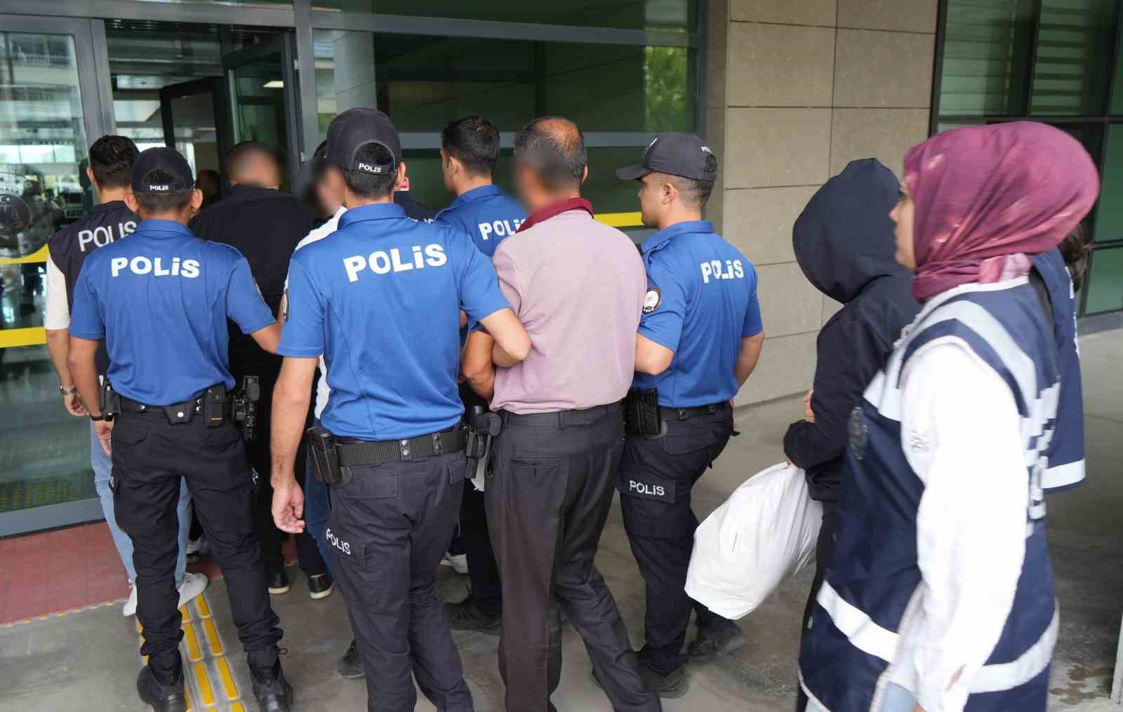 12 YILLIK FAİLİ MEÇHUL CİNAYET AYDINLATILDI: 17 ŞÜPHELİ ADLİYEDE