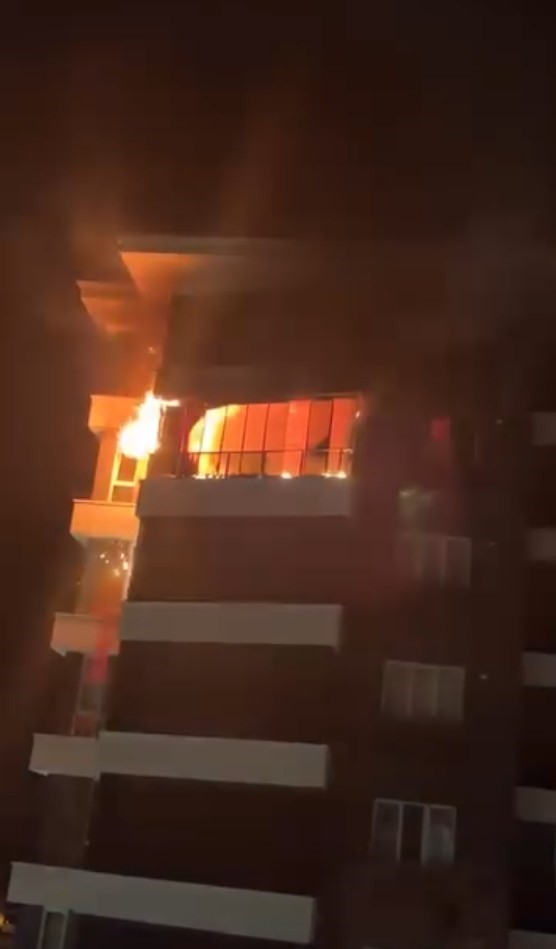 AKSARAY’DA ALEVLER DAİREYİ SARDI BİNA BOŞALTILDI