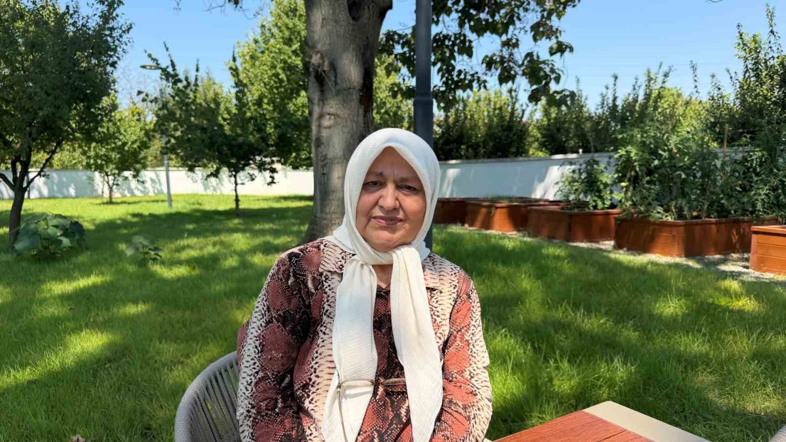 30 YILDIR GÖRMEDİĞİ ARKADAŞINA BU MERKEZDE KAVUŞTU