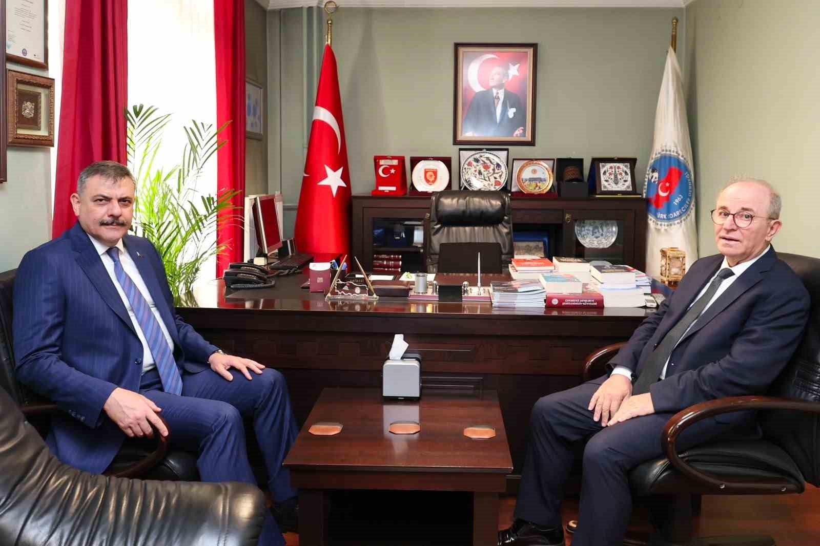 BAKAN ÇİFTÇİ’DEN TÜRK İDARECİLER DERNEĞİ’NE ZİYARET