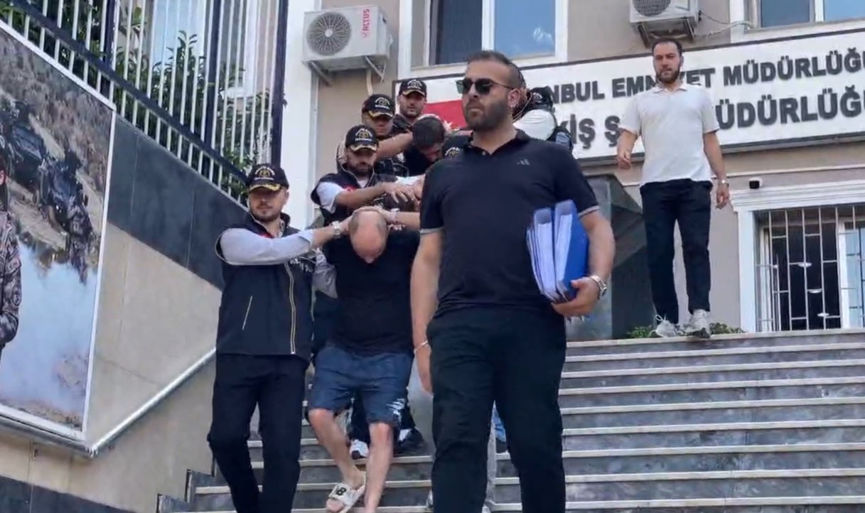 İSTANBUL’DA KENDİLERİNİ "BANKA GÜVENLİK KOORDİNATÖRÜ" OLARAK TANITAN ŞEBEKEYE OPERASYON: 13 KİŞİ TUTUKLANDI
